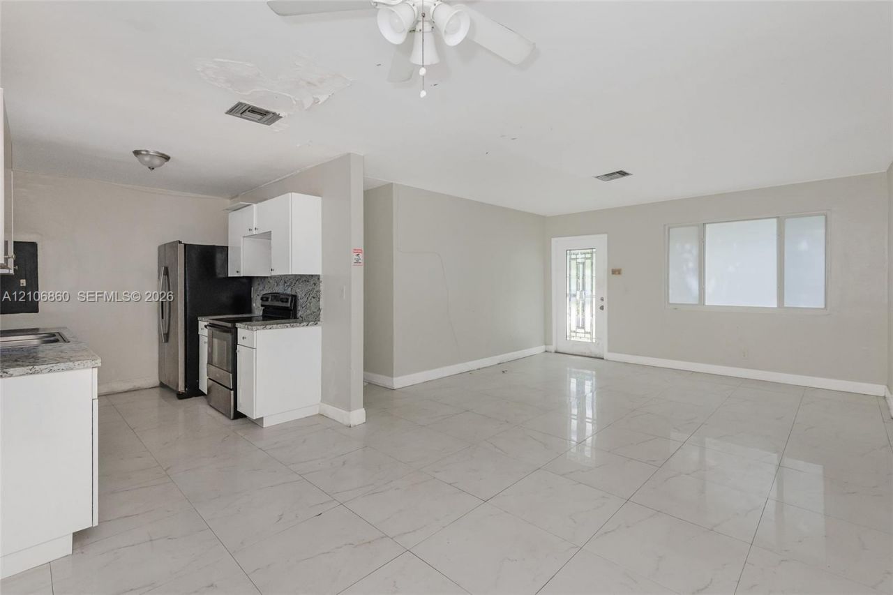 921 NE 154th St, North Miami Beach, FL 33162 Photo