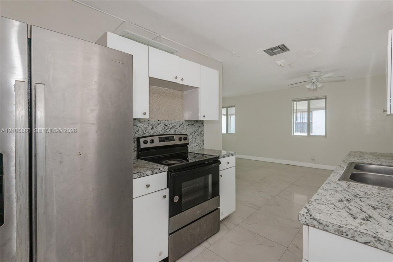 921 NE 154th St, North Miami Beach, FL 33162 Photo