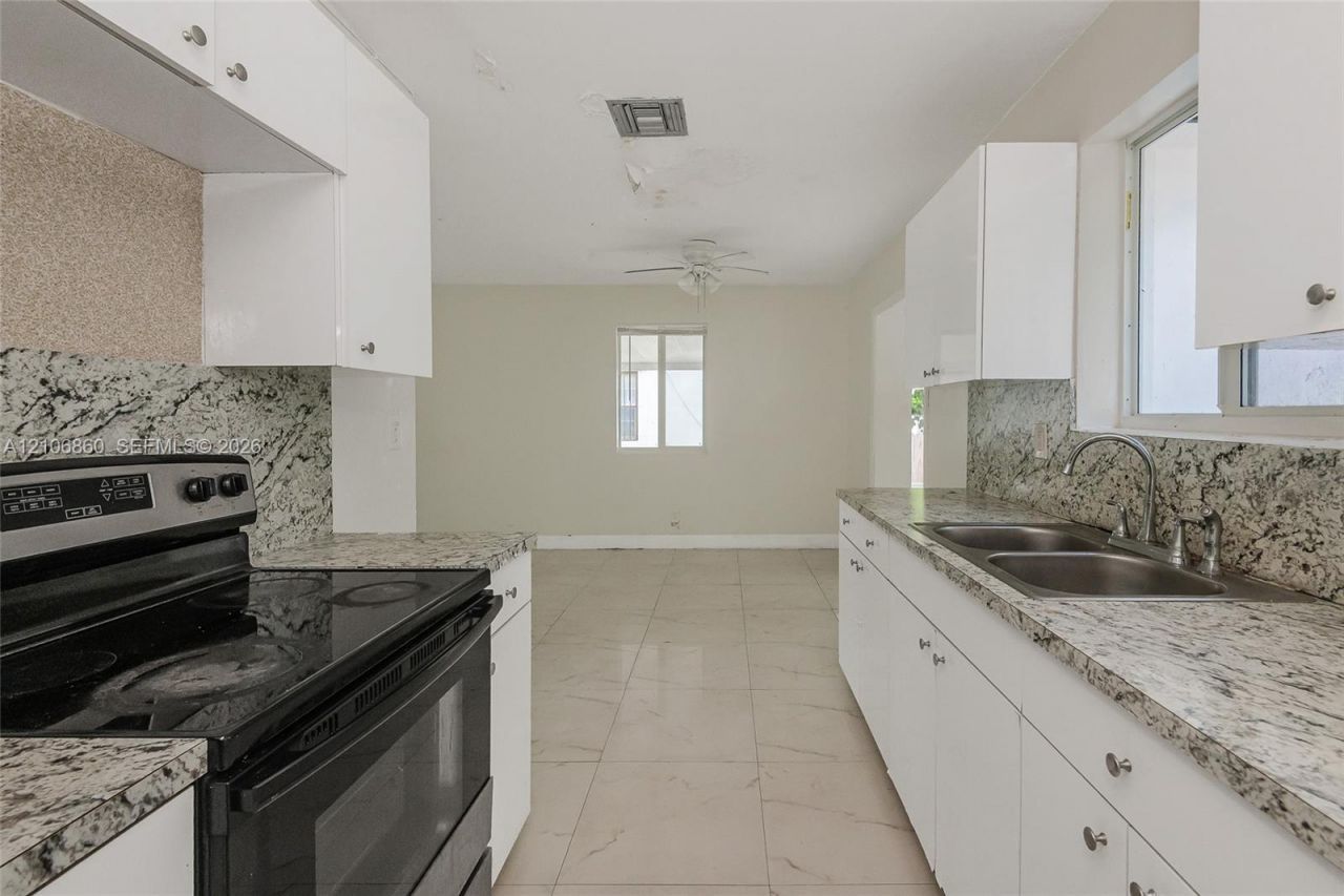921 NE 154th St, North Miami Beach, FL 33162 Photo