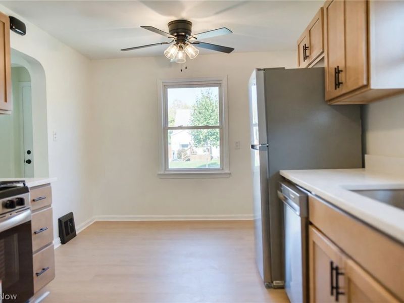22080 Maydale Avenue, Euclid, OH 44123 Photo 14