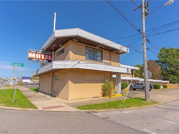 5235 Market Street , Youngstown, OH 44512