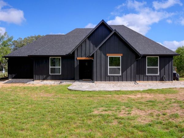 2525 TOMBLIN RD, Bigfoot, TX 78005