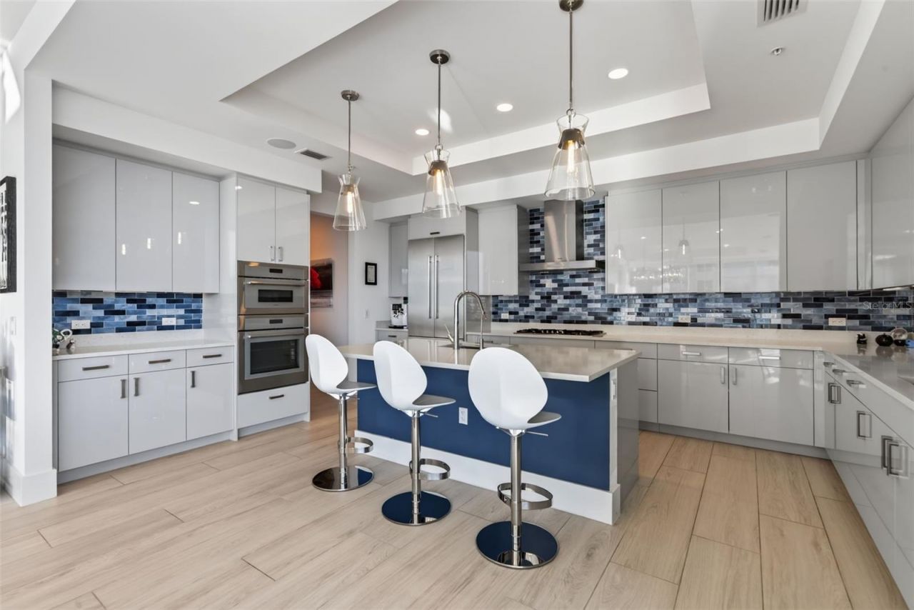 540 N Tamiami Trail, Unit 1604, Sarasota, FL 34236 Photo