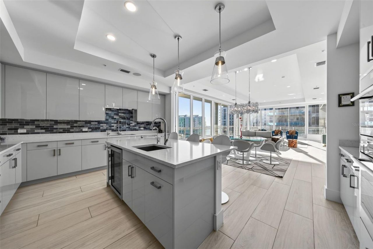 540 N Tamiami Trail, Unit 1604, Sarasota, FL 34236 Photo