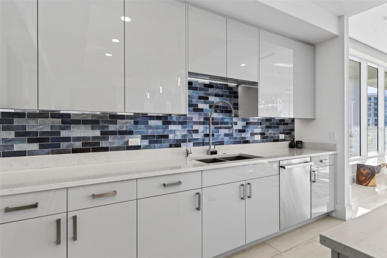 540 N Tamiami Trail, Unit 1604, Sarasota, FL 34236 Photo
