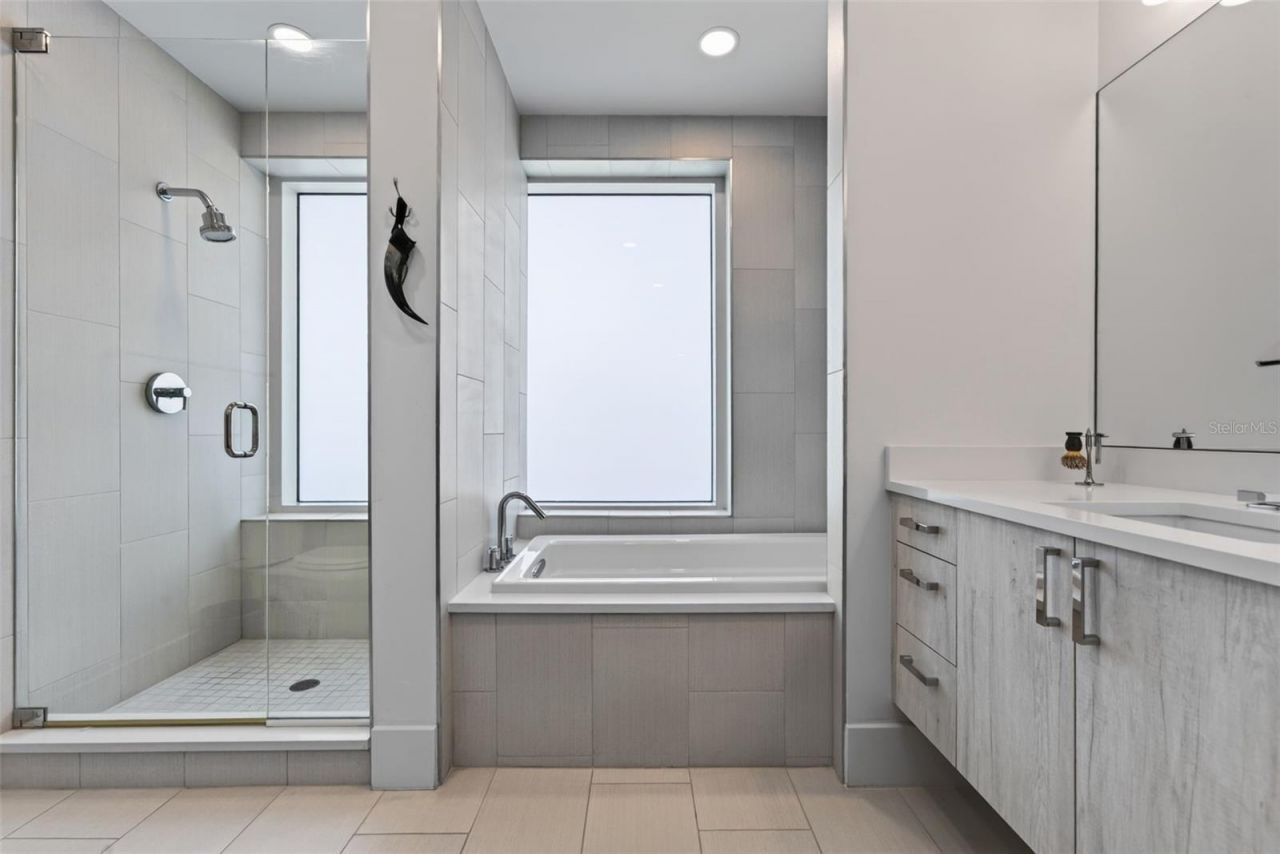 540 N Tamiami Trail, Unit 1604, Sarasota, FL 34236 Photo
