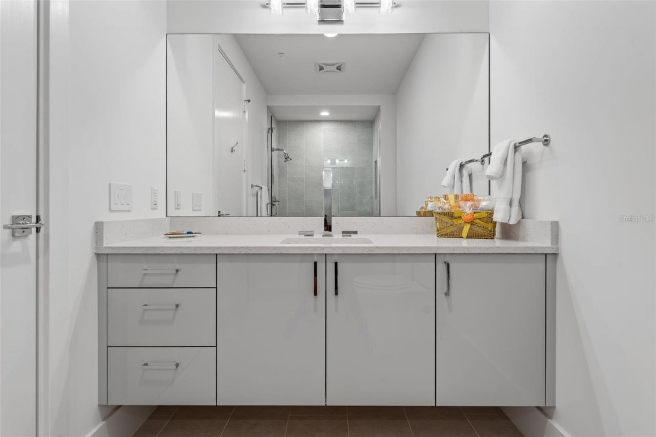 540 N Tamiami Trail, Unit 1604, Sarasota, FL 34236 Photo
