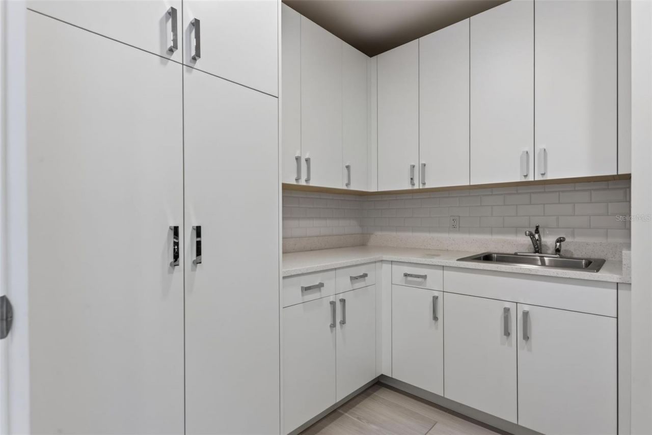 540 N Tamiami Trail, Unit 1604, Sarasota, FL 34236 Photo