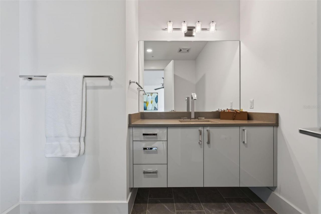 540 N Tamiami Trail, Unit 1604, Sarasota, FL 34236 Photo