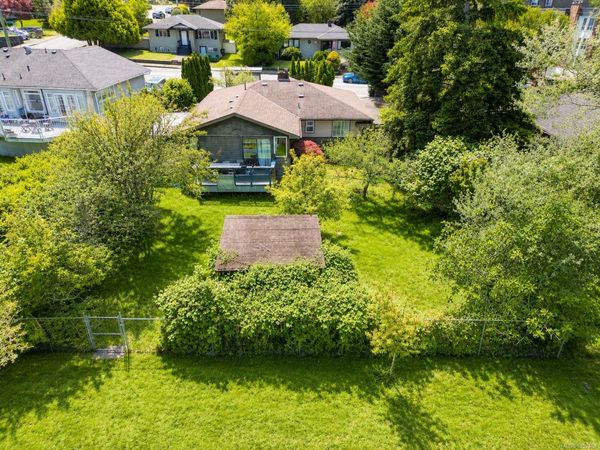 1736 Cedar Hill Cross Rd, Saanich, BC V8P 2R1