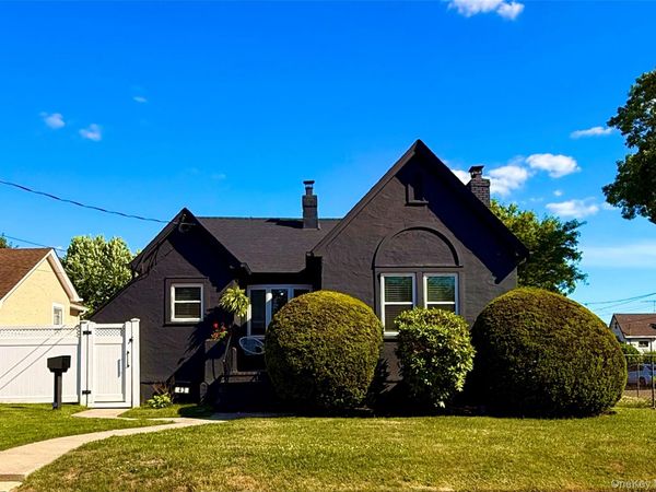 43 Elinor Place , Freeport, NY 11520