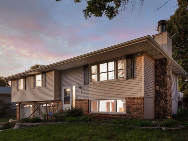 2903 W LARCHMONT Lane, Peoria, IL 61615