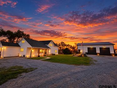 104 Sunburst Drive, Fairbury, NE 68352