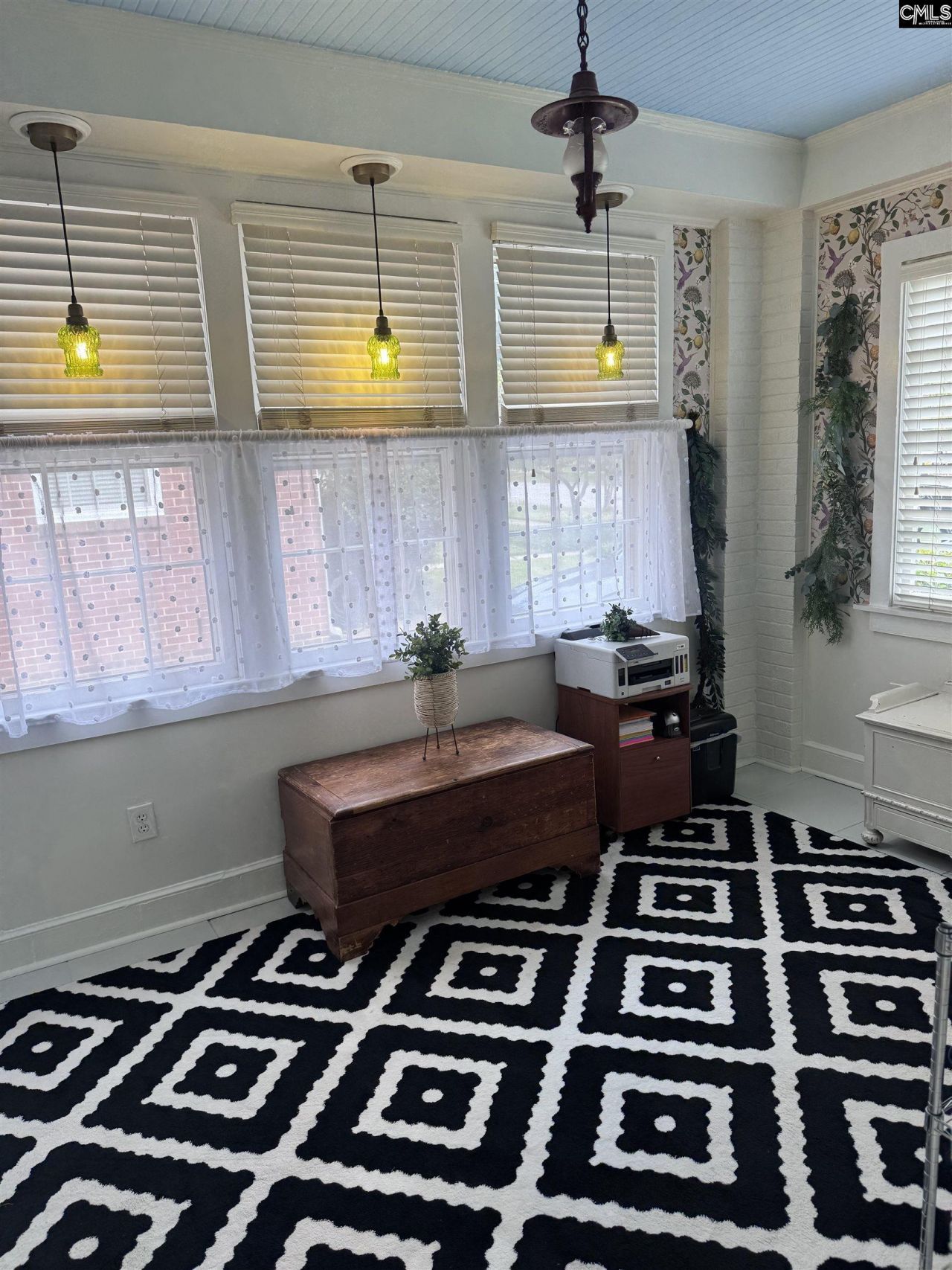 207 S Woodrow Street Photo 5