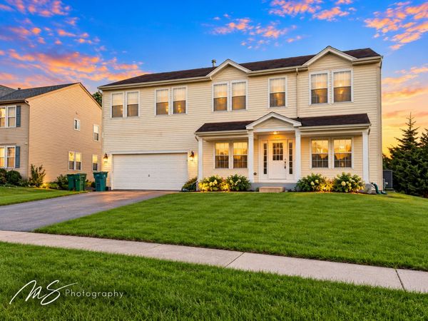 640 Settlement Drive , Maple Park, IL 60151