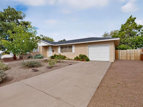 6001 Woodford Place NE, Albuquerque, NM 87110