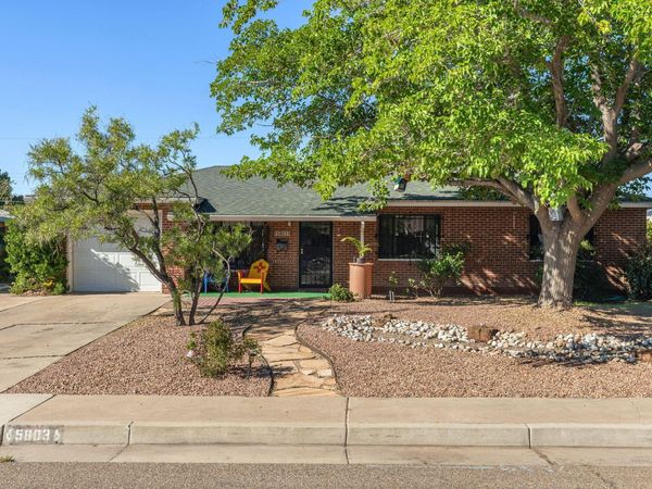5803 Princess Jeanne Avenue NE, Albuquerque, NM 87110