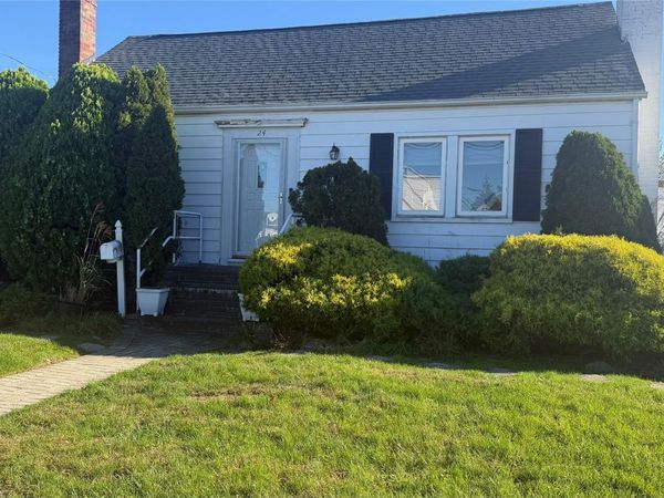 24 Plitt Avenue , Farmingdale, NY 11735