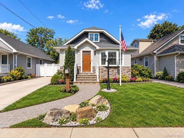 1075 Steele Boulevard, Baldwin, NY 11510