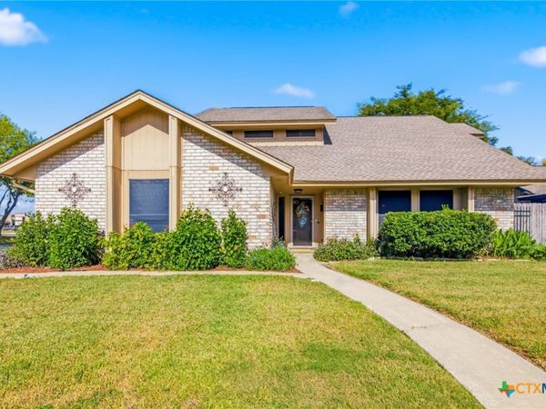 102 Laguna Drive , Victoria, TX 77904