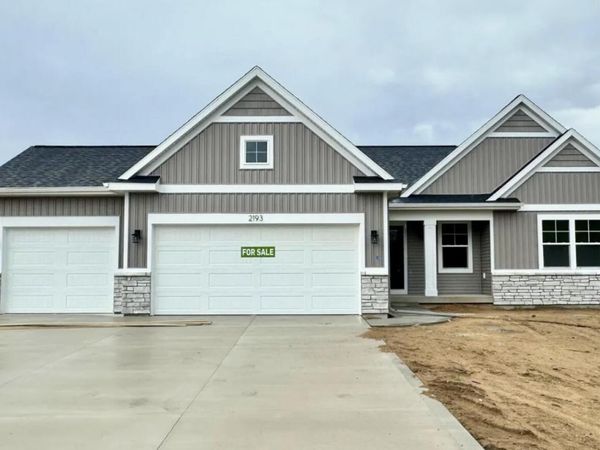 2193 Emerald Shore Circle, Grand Rapids, MI 49525