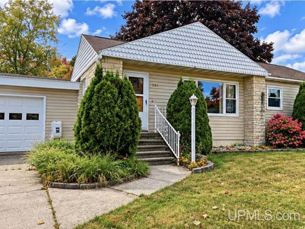 324 E Jewell Street, Munising, MI 49862