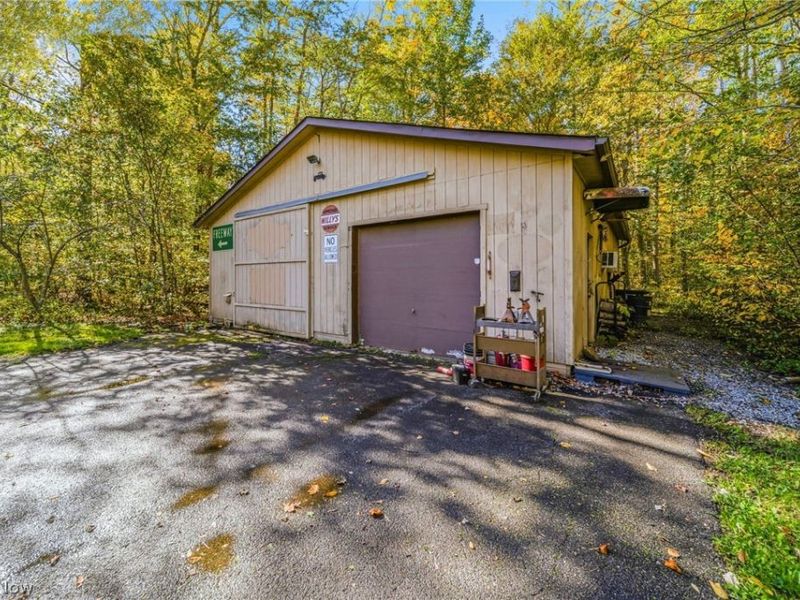 8520 Woodhill Drive, Chardon, OH 44024 Photo 10