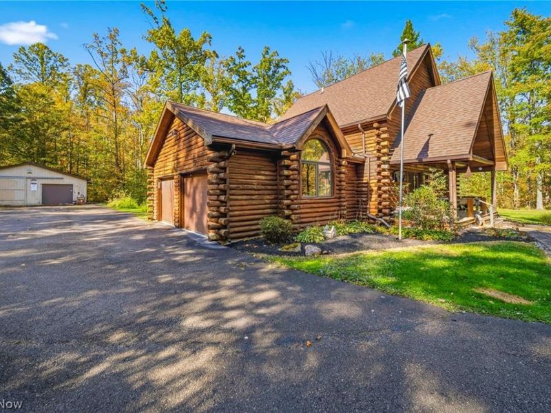 8520 Woodhill Drive, Chardon, OH 44024 Photo 3