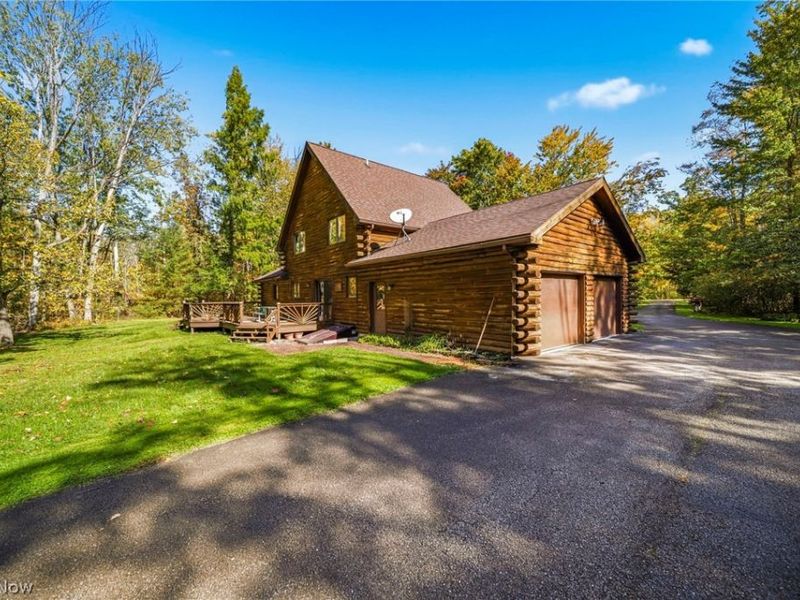 8520 Woodhill Drive, Chardon, OH 44024 Photo 5