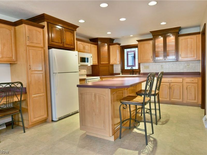 190 Maple Leaf Drive, Hubbard, OH 44425 Photo 18