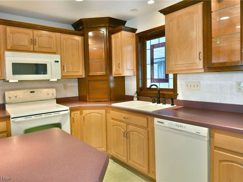 190 Maple Leaf Drive, Hubbard, OH 44425 Photo 21