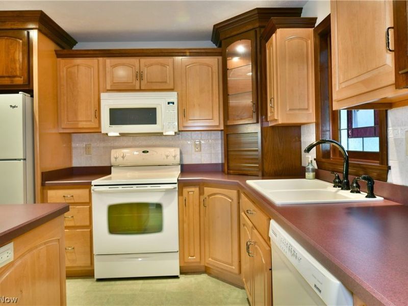 190 Maple Leaf Drive, Hubbard, OH 44425 Photo 22