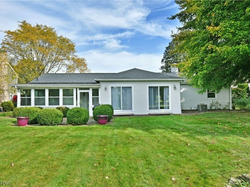 190 Maple Leaf Drive, Hubbard, OH 44425 Photo 4