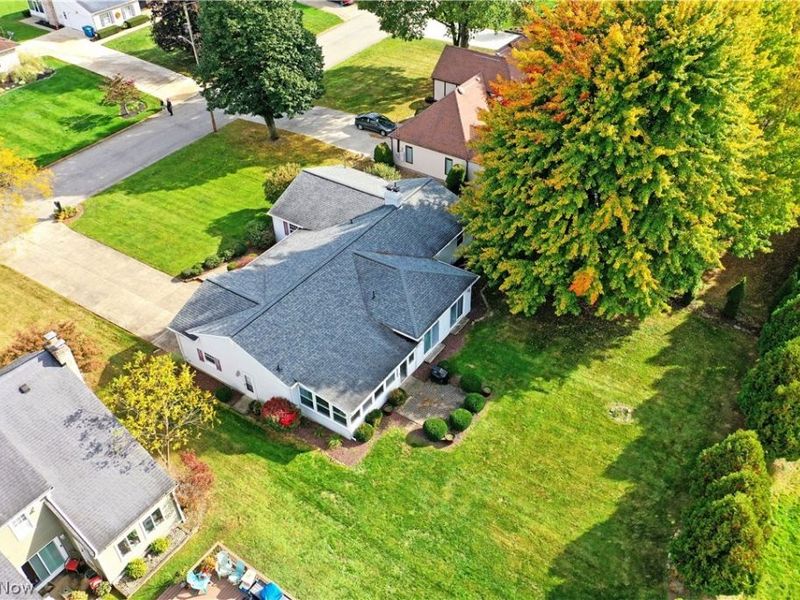 190 Maple Leaf Drive, Hubbard, OH 44425 Photo 6