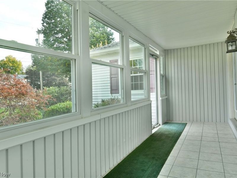 190 Maple Leaf Drive, Hubbard, OH 44425 Photo 8