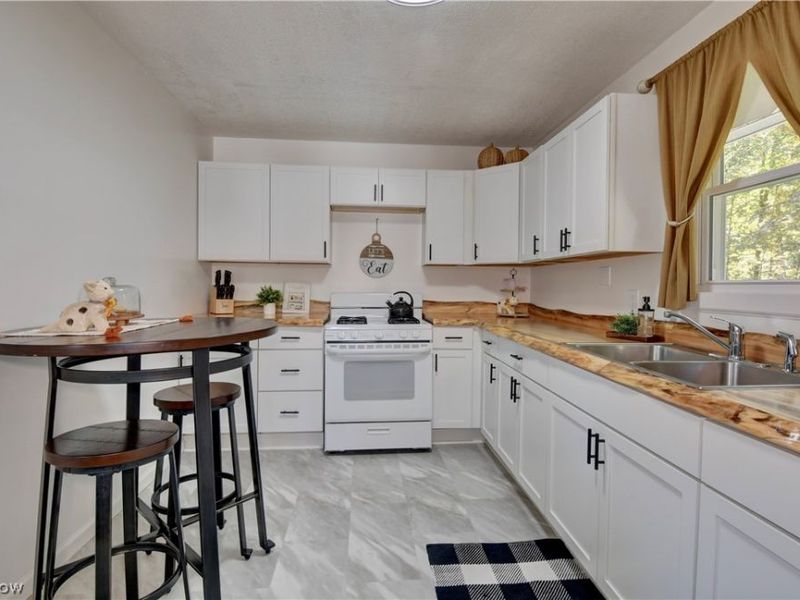 3165 Phalanx Mills Herner Road, Southington, OH 44470 Photo 14
