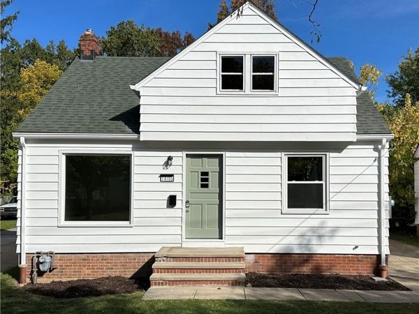 14705 Rockside Road , Maple Heights, OH 44137