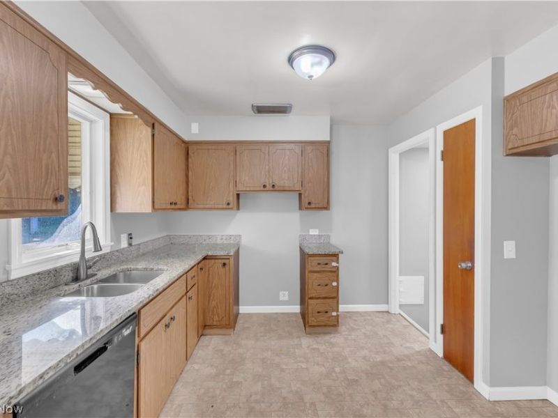 5603 Laverne Avenue, Parma, OH 44129 Photo 6
