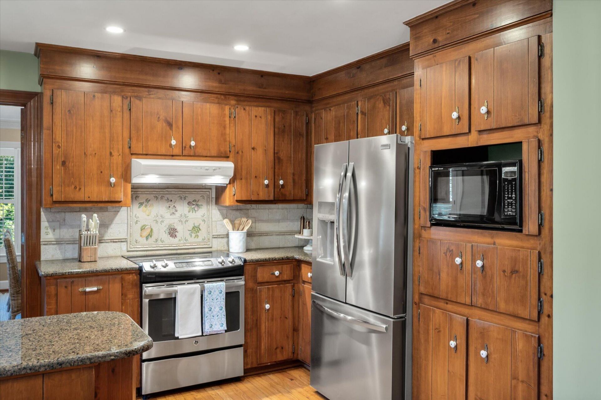989 Three Trees Road Photo 18