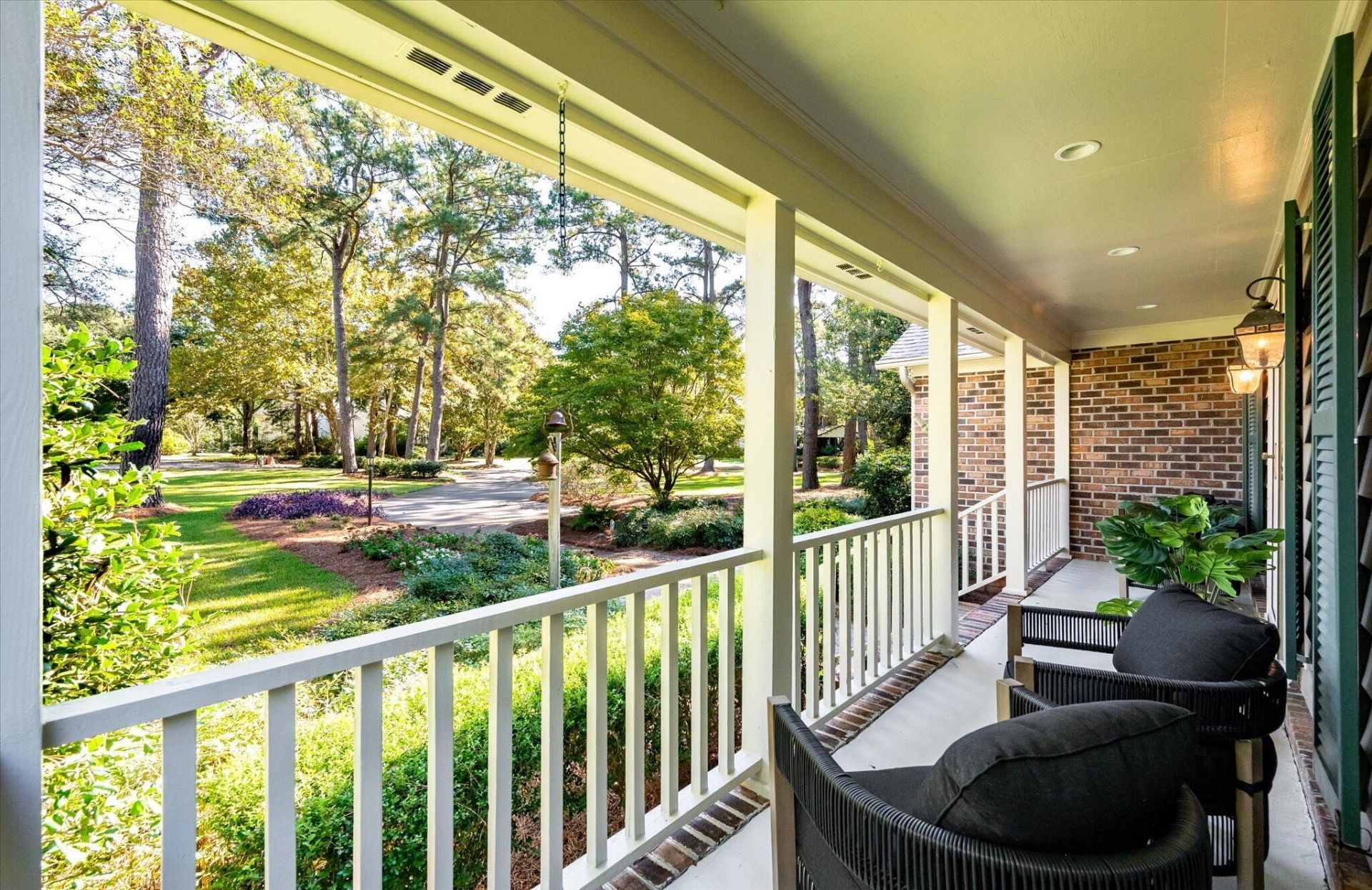 989 Three Trees Road Photo 4
