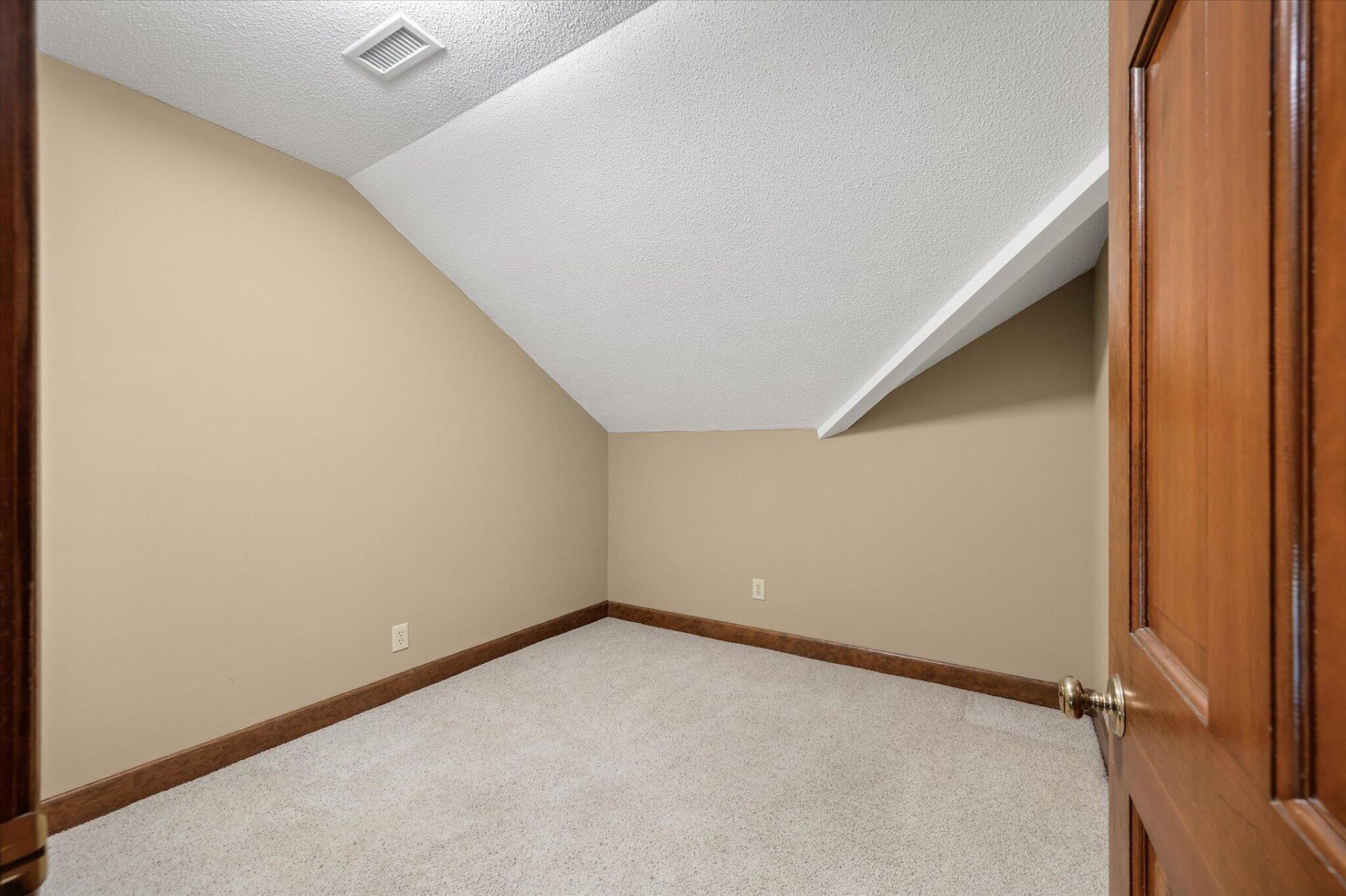 989 Three Trees Road Photo 47