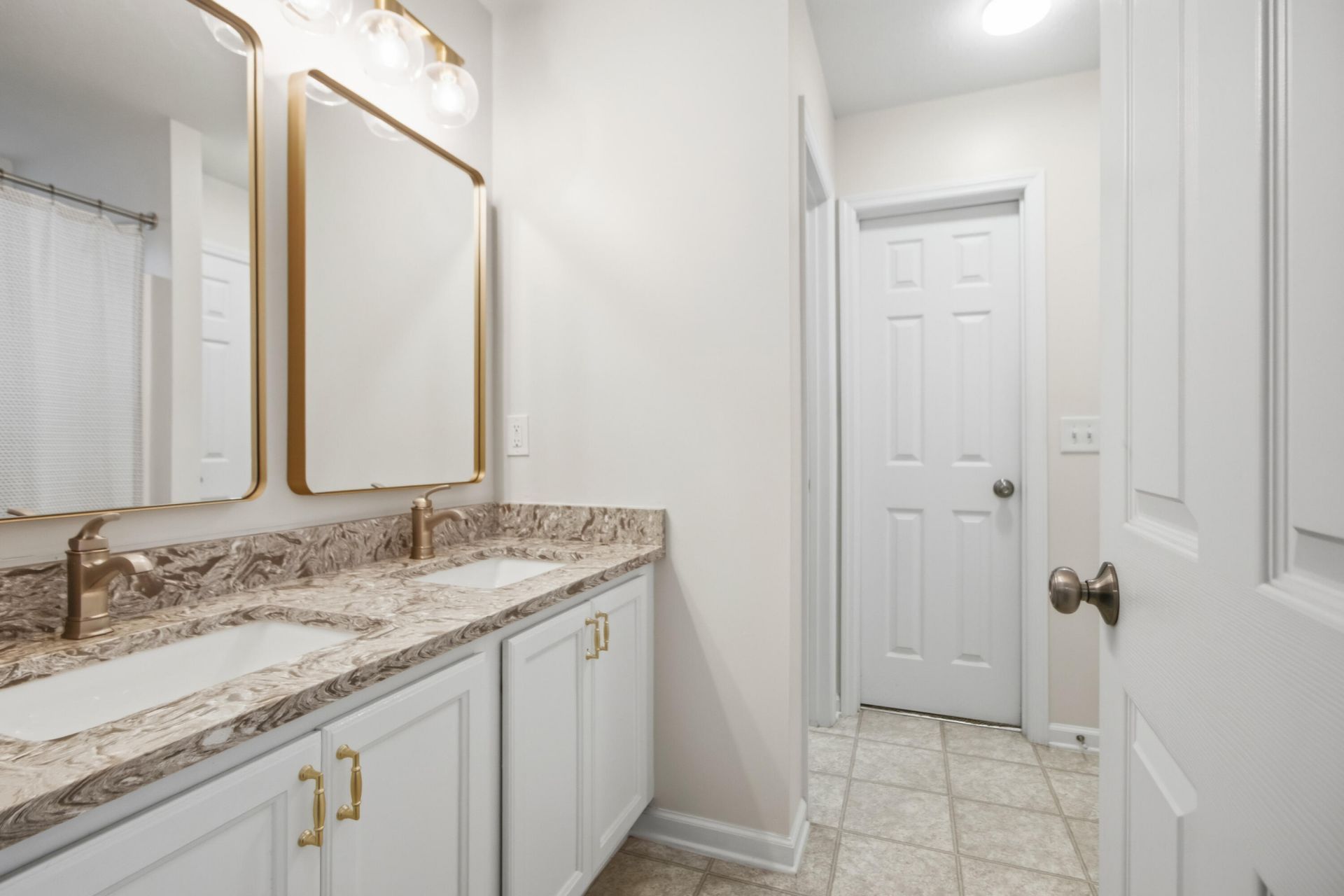 592 Hainsworth Drive Photo 22