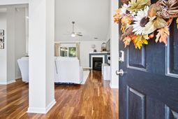 592 Hainsworth Drive photo 4