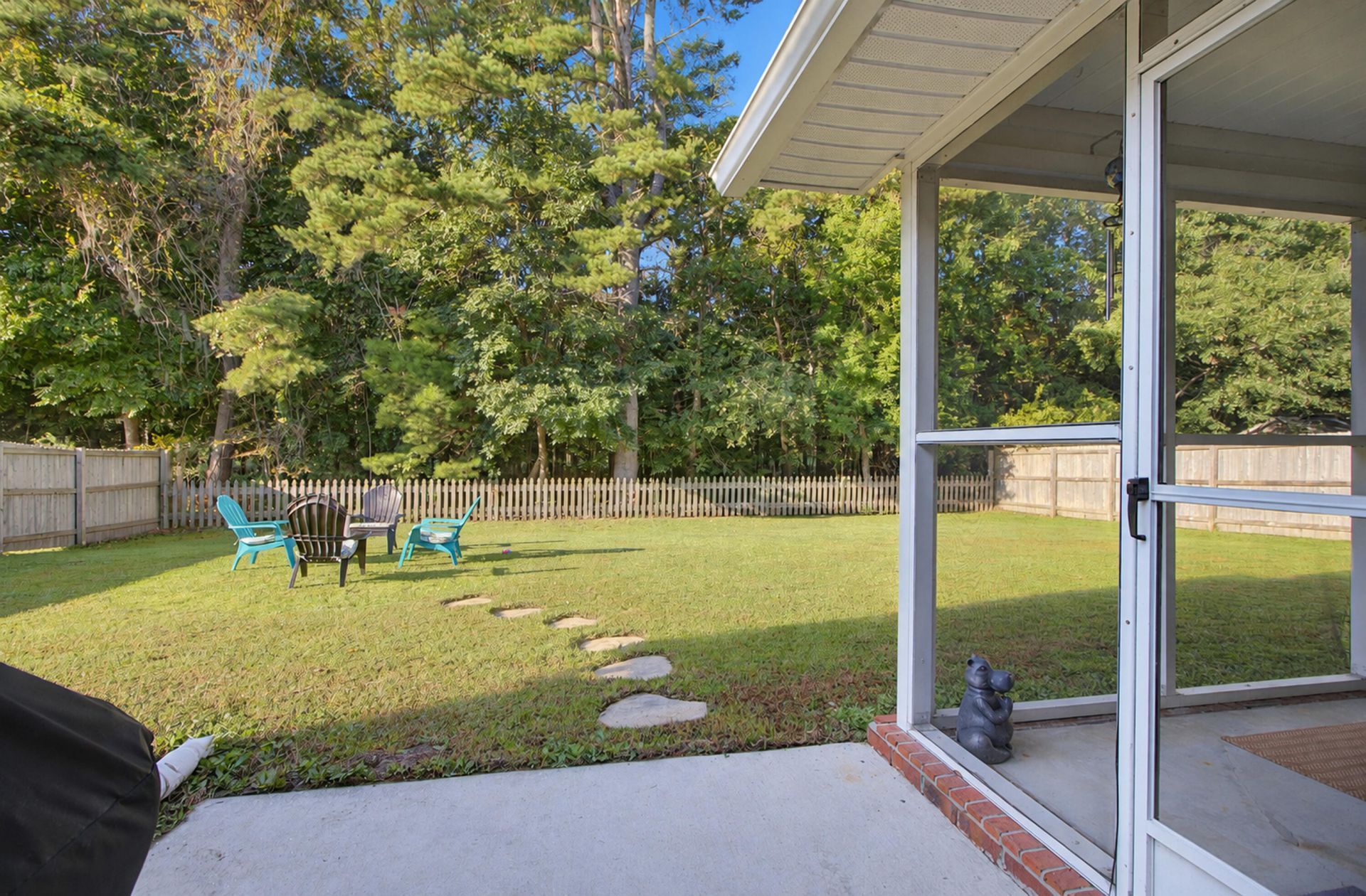 592 Hainsworth Drive Photo 33