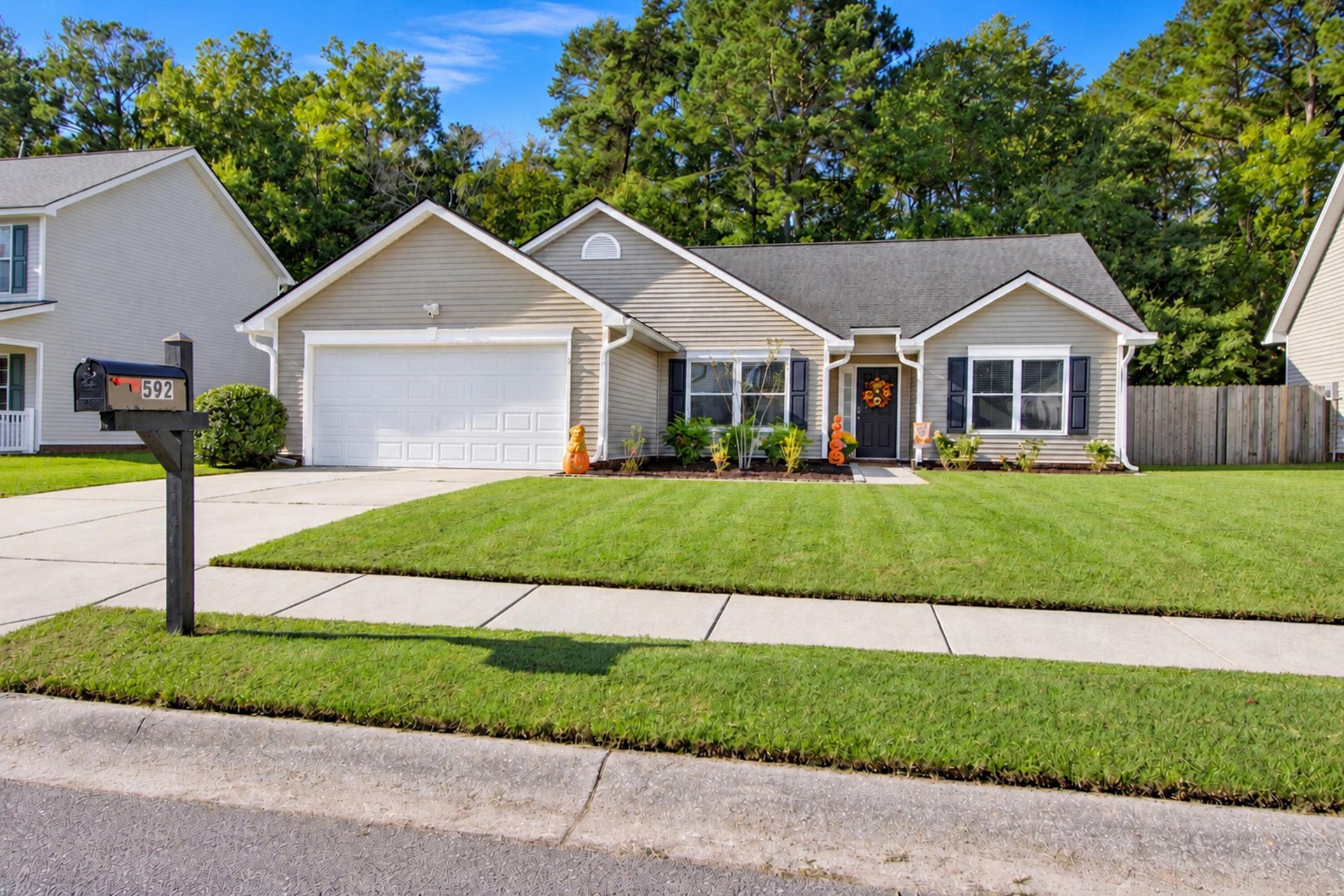 592 Hainsworth Drive Photo 41