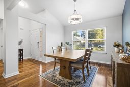 592 Hainsworth Drive photo 4