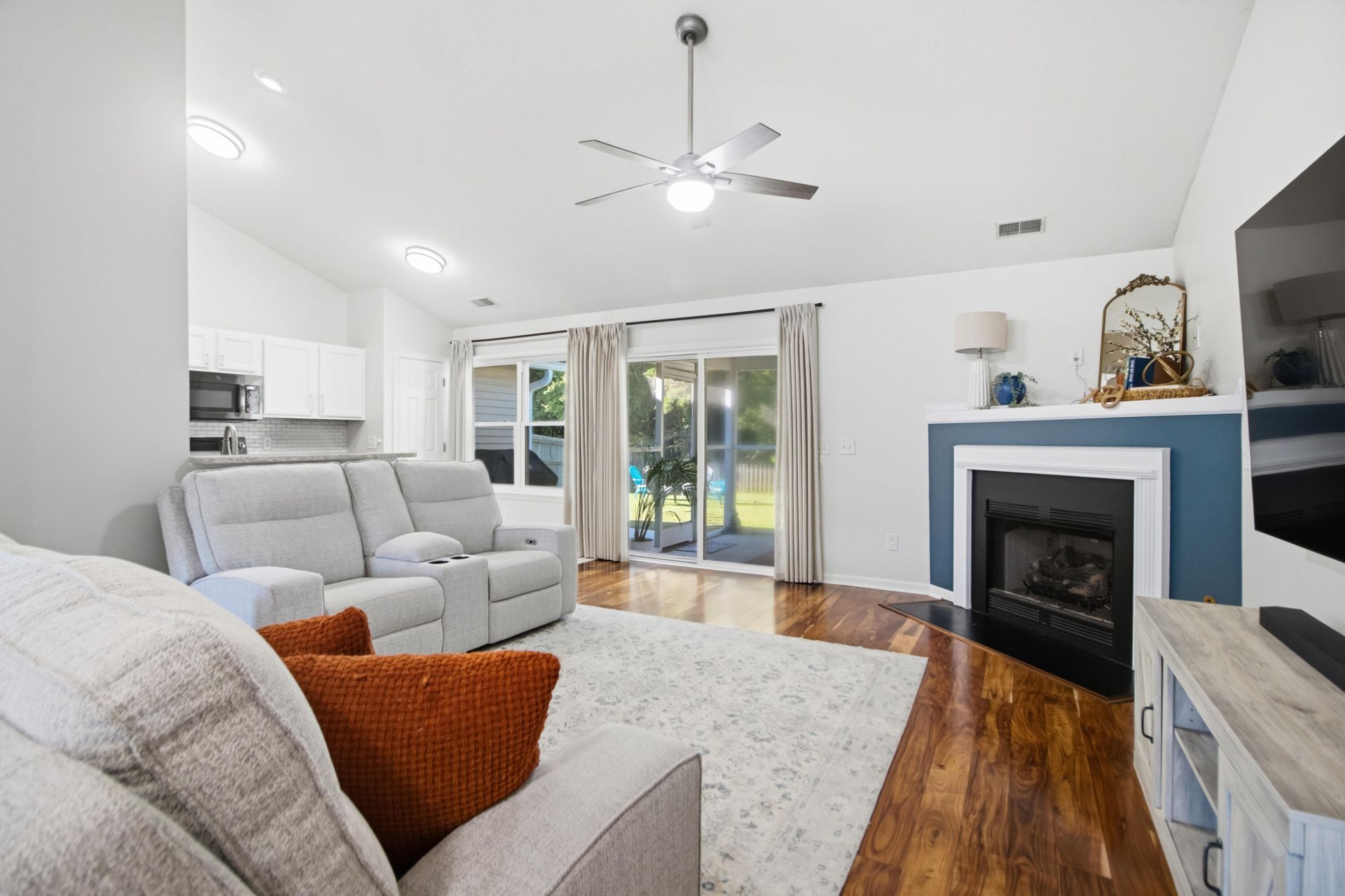 592 Hainsworth Drive Photo 8