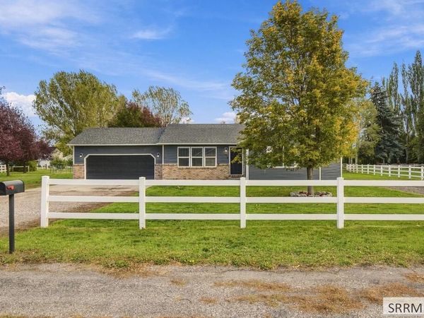 646 N 3508 E, MENAN, ID 83434