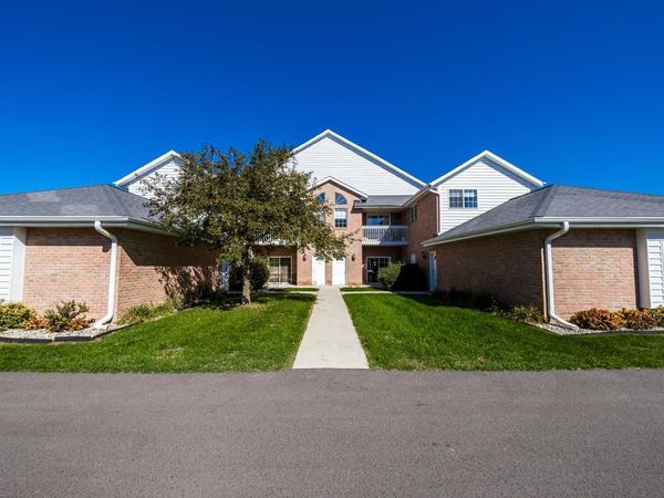N25W24129 River Park DRIVE, Unit 7, Pewaukee, WI 53072