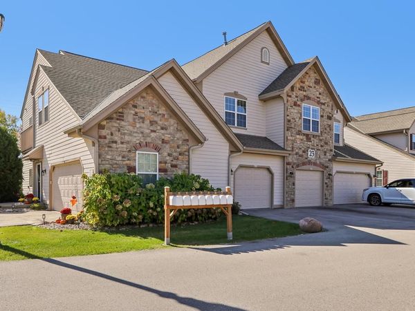 8673 S Roxbury WAY, Oak Creek, WI 53154